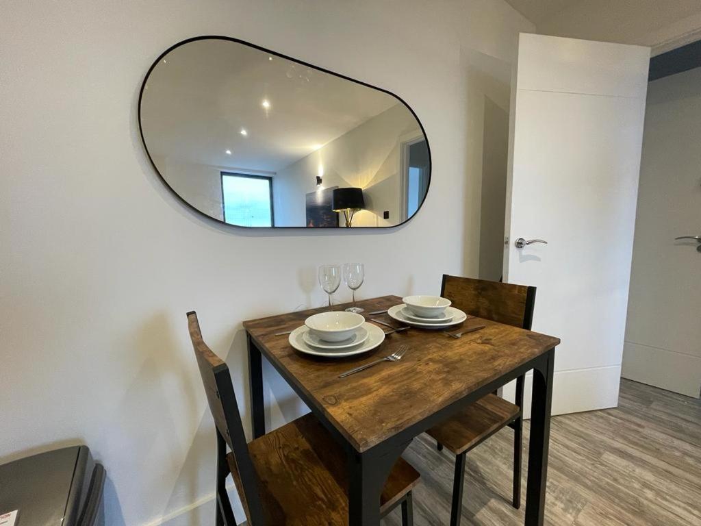 Kingsbridge Point - Cosy One Bed Apartments Near Town Centre, Swindon Esterno foto